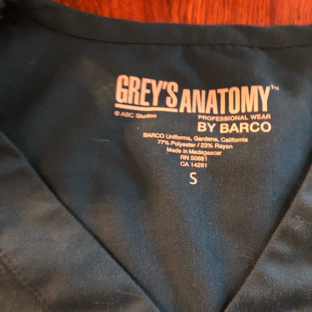 Grey’s anatomy size small scrub top